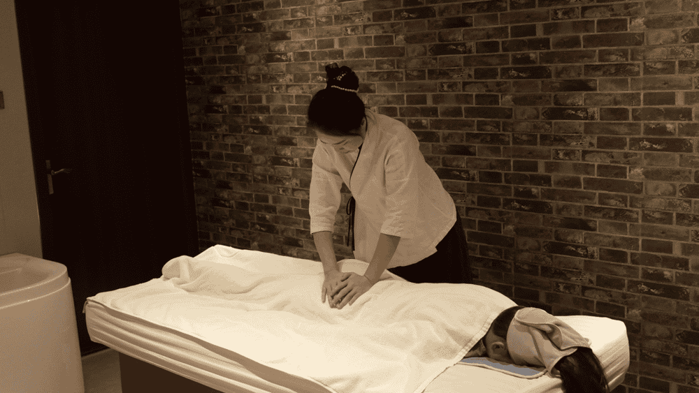 秀林居養生館 &middot; 按摩 &middot; 禪拍 &middot; SPA 十年以上中醫推拿師 - 特色艾灸調理